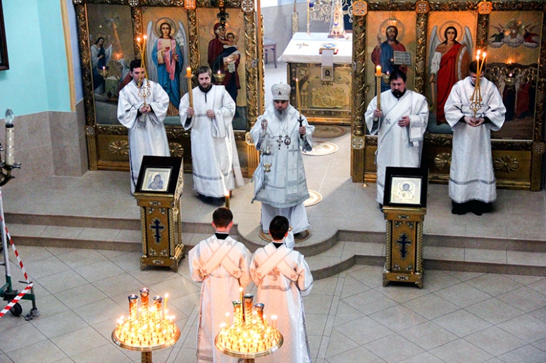 Богослужение в кафедральном Свято-Вознесенском соборе города Геленджика