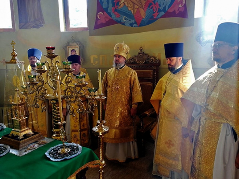 Божественная литургия в храме святой блаженной Ксении Петербургской в селе Абрау-Дюрсо